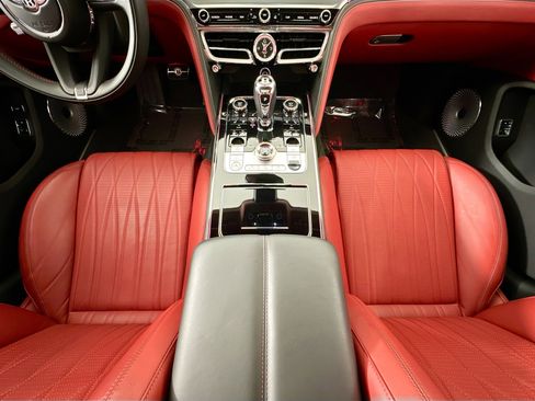 Certified 2022 Bentley Flying Spur V8 image 24