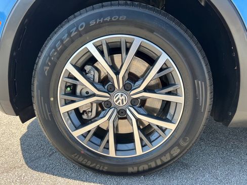 Used 2019 Volkswagen Tiguan S image 14