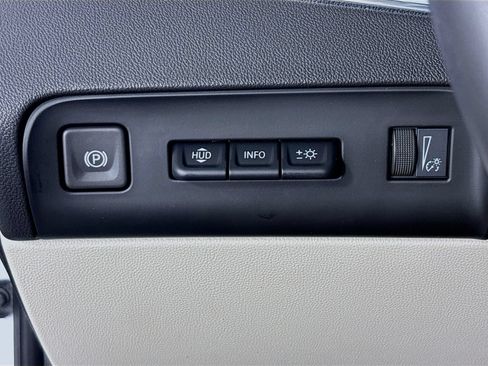 Used 2023 Buick Enclave Avenir w/ Avenir Technology Package FWD image 10