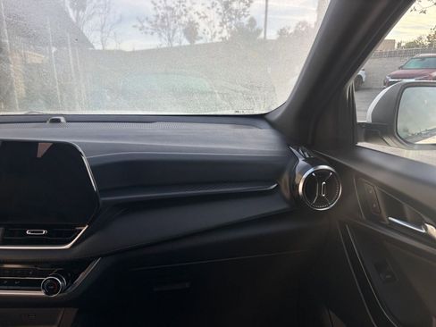 Used 2025 Chevrolet Equinox LT image 35