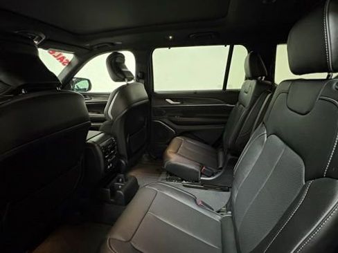 New 2025 Jeep Grand Cherokee L Overland w/ Luxury Tech Group IV image 14