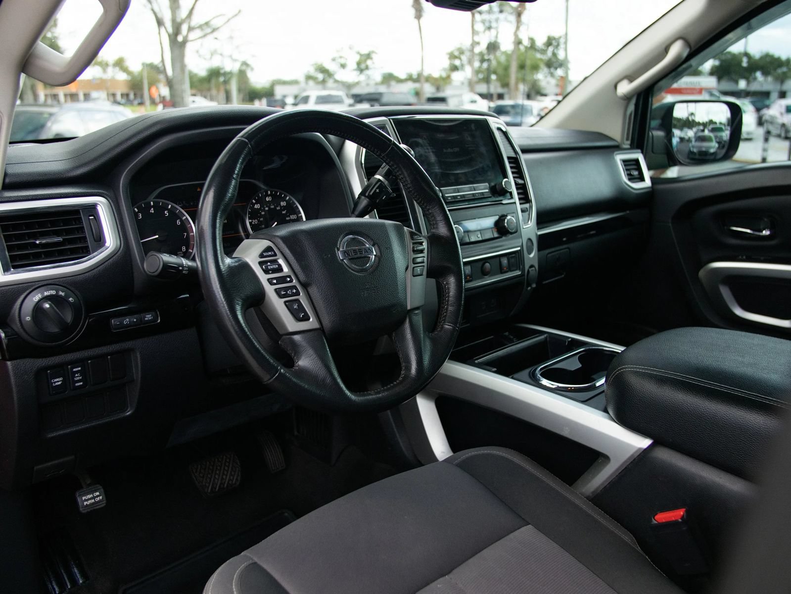 Used 2021 Nissan Titan SV w/ SV Convenience Package RWD image 16