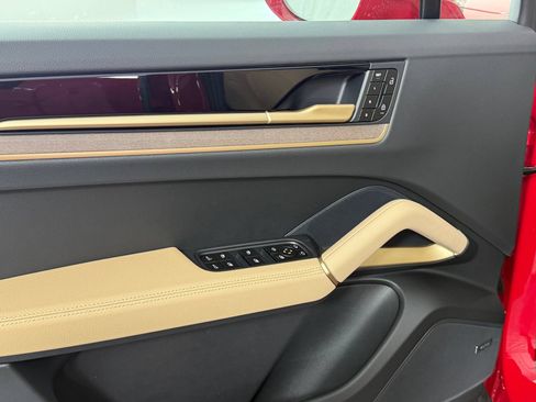 Certified 2026 Porsche Cayenne AWD/4WD image 15