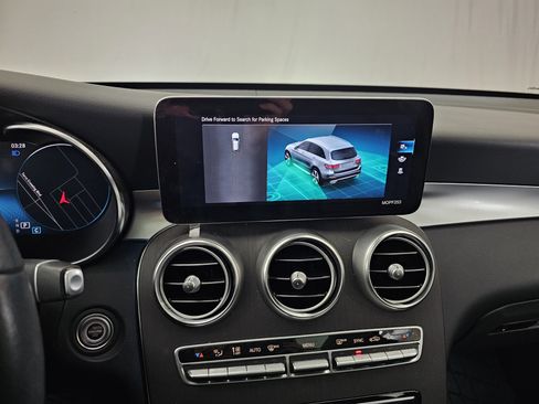 Used 2021 Mercedes-Benz GLC 300 GLC 300 image 25
