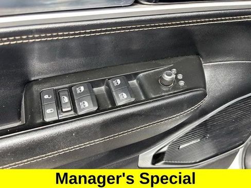 Used 2022 Jeep Wagoneer Series III w/ Premium Group I AWD/4WD image 14