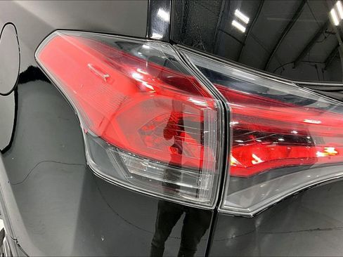 Used 2018 Toyota RAV4 XLE image 38