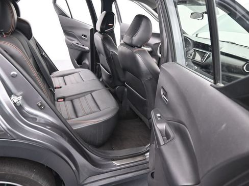 Used 2019 Nissan Kicks SR w/ SR Premium Package FWD image 23