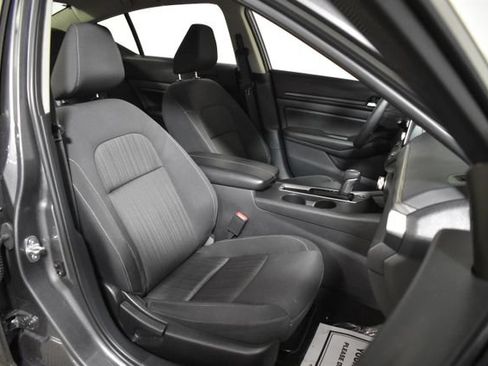 Used 2025 Nissan Altima 2.5 SV FWD image 33