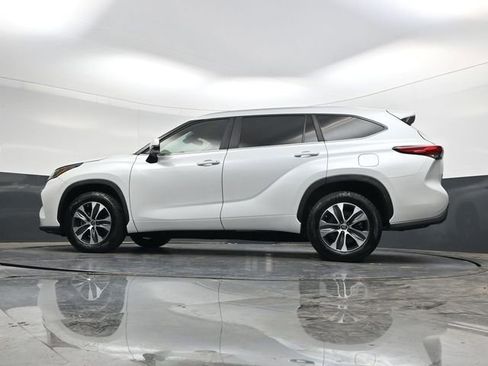 Used 2023 Toyota Highlander XLE image 30