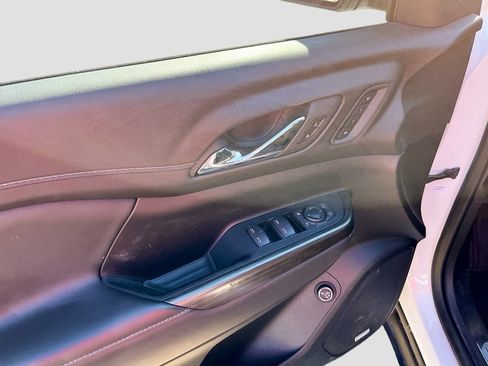 Used 2023 GMC Acadia SLT w/ Elevation Edition image 17