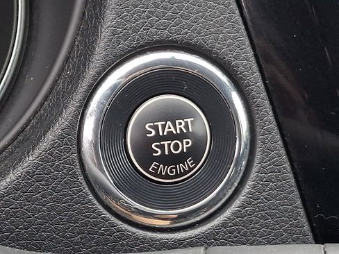 Used 2018 Nissan Rogue SV AWD/4WD image 22