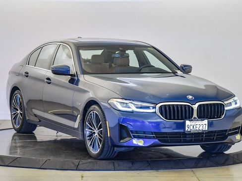 Certified 2022 BMW 530e w/ Premium Package image 6