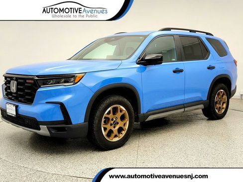 Used 2024 Honda Pilot TrailSport image 1