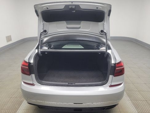 Used 2018 Volkswagen Passat 2.0T R-Line FWD image 29