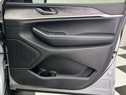 New 2025 Jeep Grand Cherokee Limited w/ Trailer Tow Package image 22