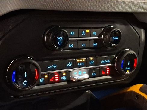 Used 2022 Ford Bronco Badlands image 14