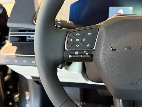 New 2026 Lexus ES 350e FWD image 18