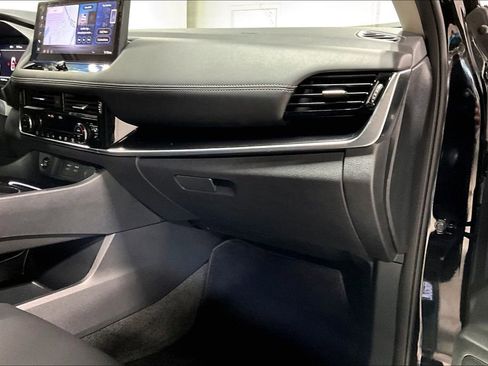 Used 2024 Nissan Rogue SL w/ SL Premium Package image 19