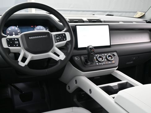 Used 2025 Land Rover Defender 110 S image 7