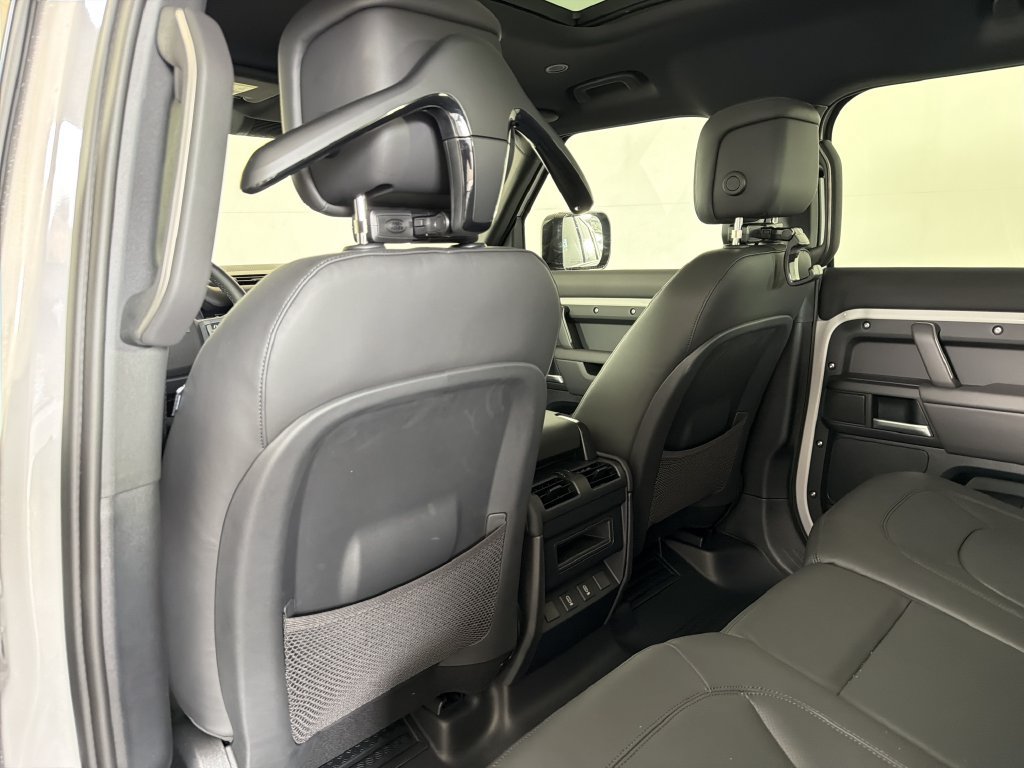 New 2026 Land Rover Defender 110 X-Dynamic SE AWD/4WD image 28