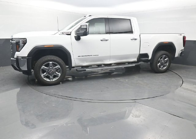 Used 2025 GMC Sierra 2500 SLT w/ SLT Convenience Package AWD/4WD image 2