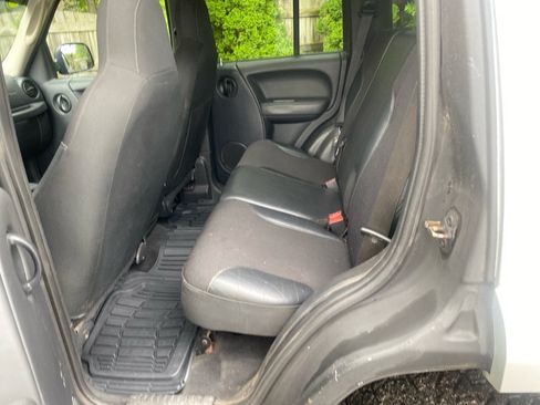 Used 2004 Jeep Liberty Renegade AWD/4WD image 17