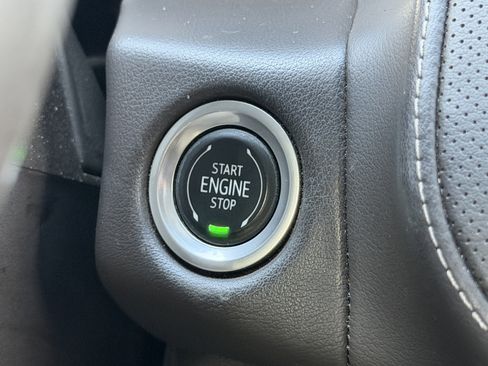 Used 2021 GMC Yukon SLT w/ SLT Premium Package image 19