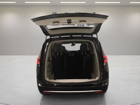 Certified 2024 Chrysler Pacifica Touring-L FWD image 15