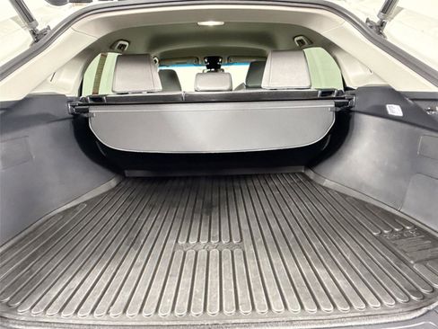 Certified 2022 Toyota Venza XLE image 35