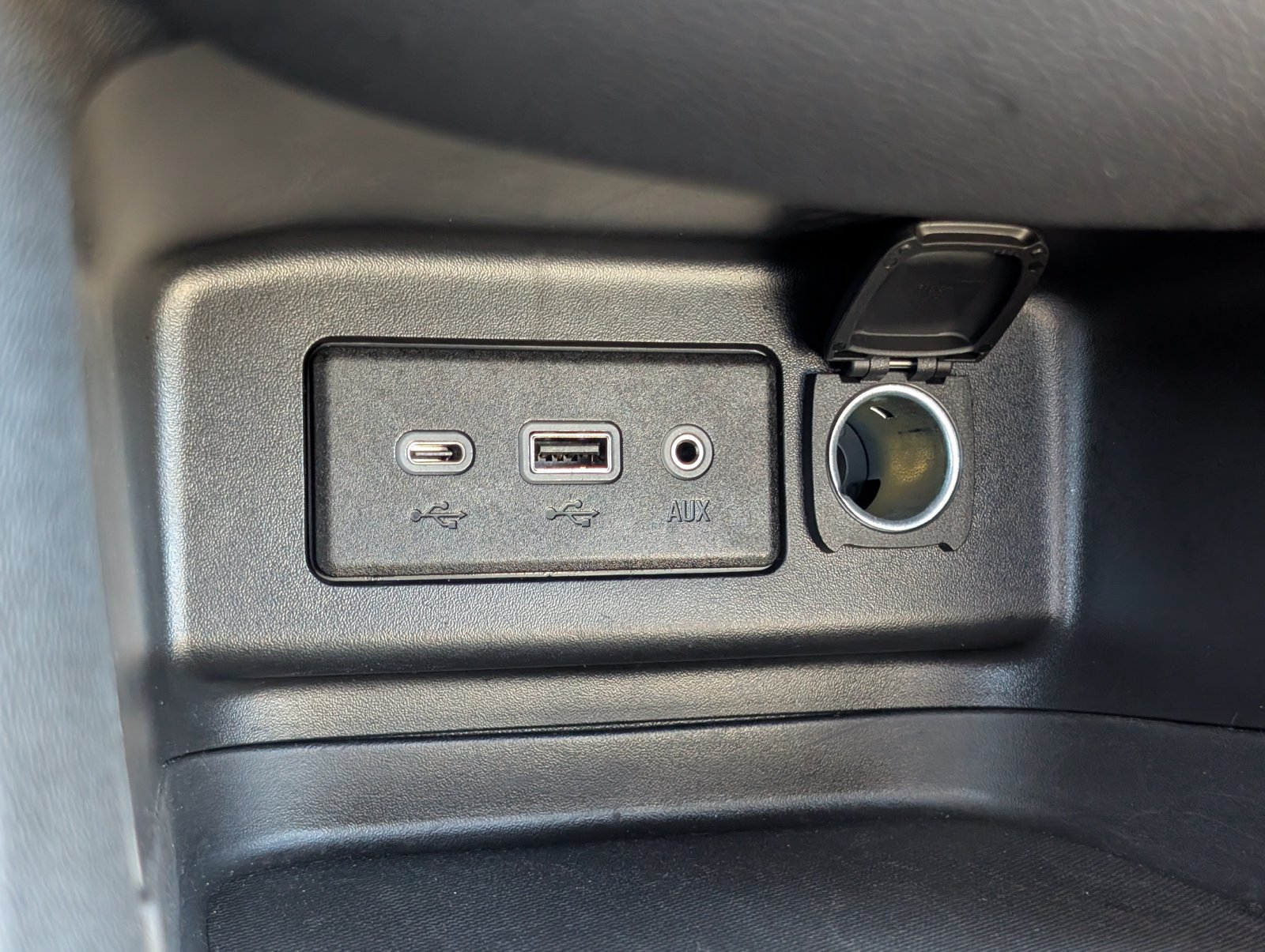 Used 2023 Chevrolet Equinox LT FWD image 26