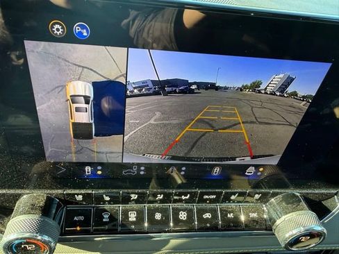 Used 2026 Chevrolet Colorado ZR2 w/ Technology Package AWD/4WD image 17