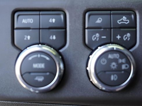 New 2026 GMC Sierra 1500 SLT image 21