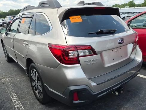 Used 2018 Subaru Outback 3.6R Limited AWD/4WD image 2