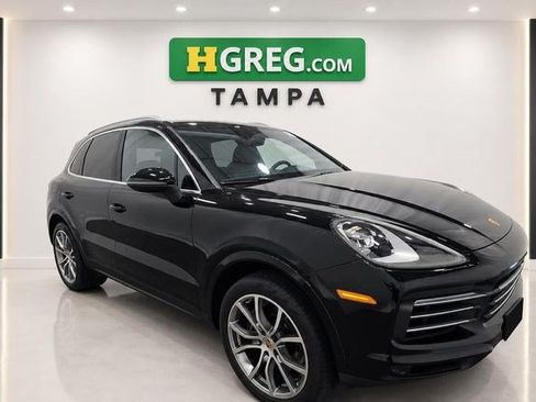 Used 2023 Porsche Cayenne w/ Premium Package AWD/4WD image 4