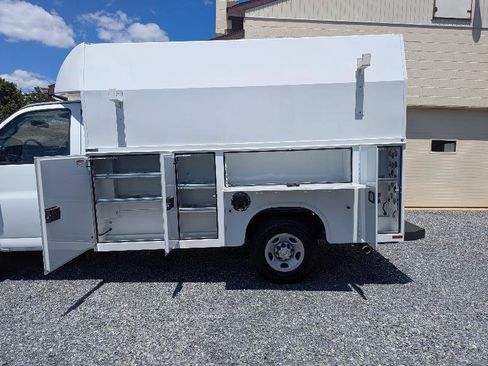 Used 2023 Chevrolet Express 3500 w/ Power Convenience Package RWD image 4