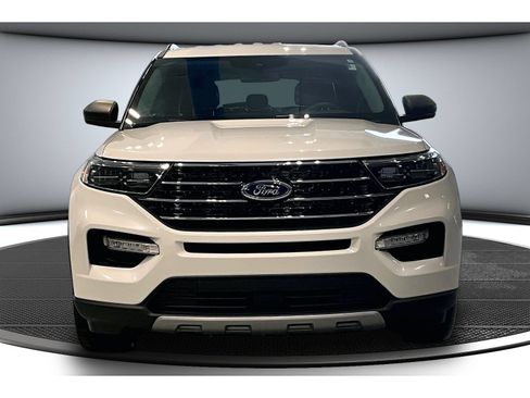 Used 2021 Ford Explorer XLT w/ Equipment Group 202A AWD/4WD image 4