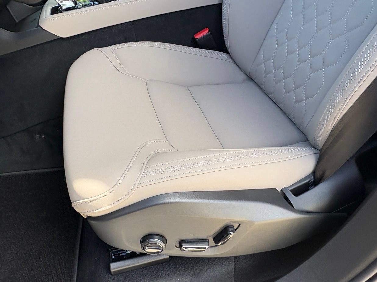 New 2026 Volvo XC90 B6 Plus w/ Protection Package Premier AWD/4WD image 19