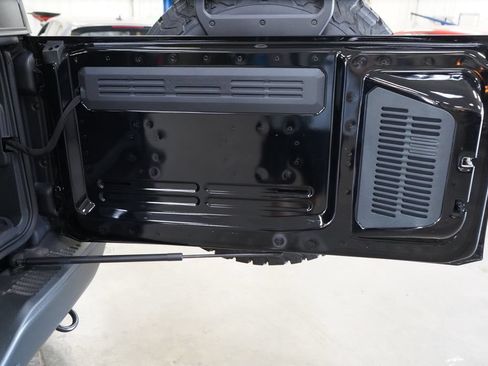 Used 2025 Ford Bronco Raptor AWD/4WD image 27