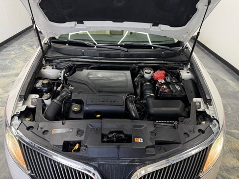 Used 2015 Lincoln MKS AWD w/ Technology Package image 32