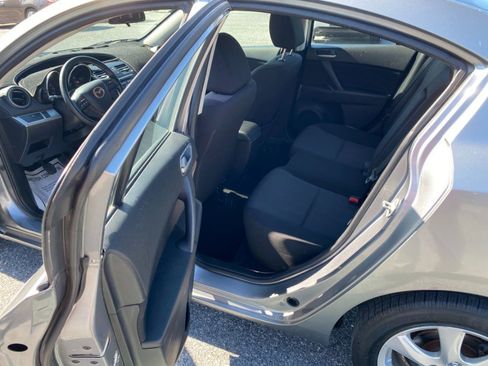 Used 2010 MAZDA MAZDA3 i Touring image 12