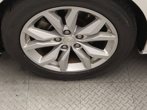 Used 2019 Chevrolet Impala LT FWD image 31