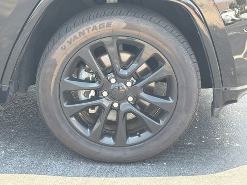 Used 2022 Jeep Grand Cherokee Laredo X RWD image 14