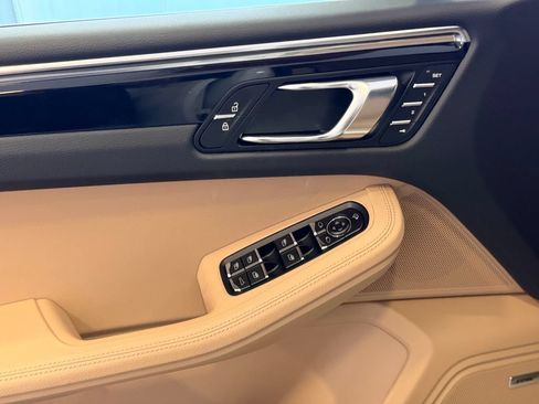 Certified 2026 Porsche Macan AWD/4WD image 14