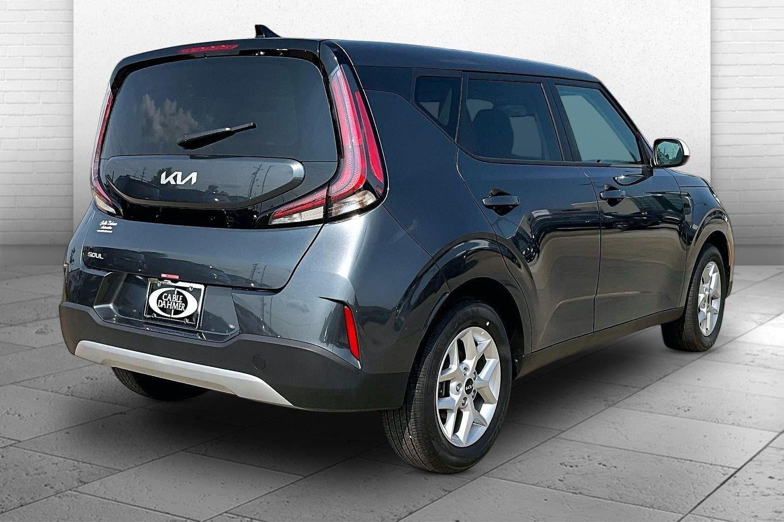 Used 2025 Kia Soul LX w/ LX Technology Package FWD image 5