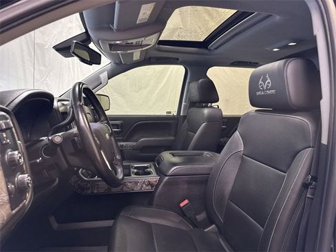 Used 2017 Chevrolet Silverado 1500 LTZ Z71 w/ Realtree Edition image 11