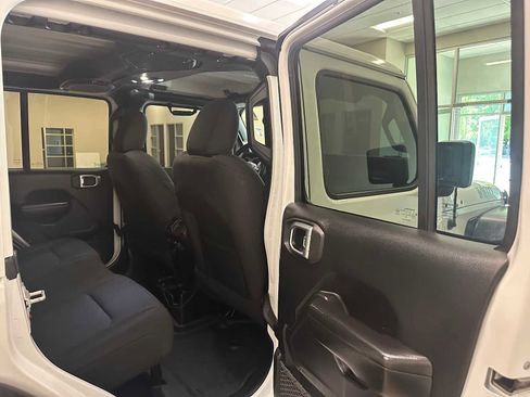 Used 2020 Jeep Wrangler Unlimited Sport AWD/4WD image 33