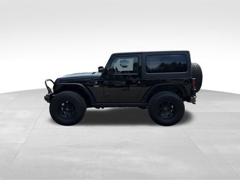Used 2017 Jeep Wrangler Sahara AWD/4WD image 6