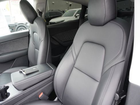 Used 2022 Tesla Model Y Performance image 22