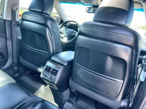 Used 2016 Toyota Avalon Limited image 13