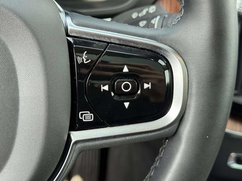 Certified 2023 Volvo XC60 B5 Plus AWD/4WD image 23